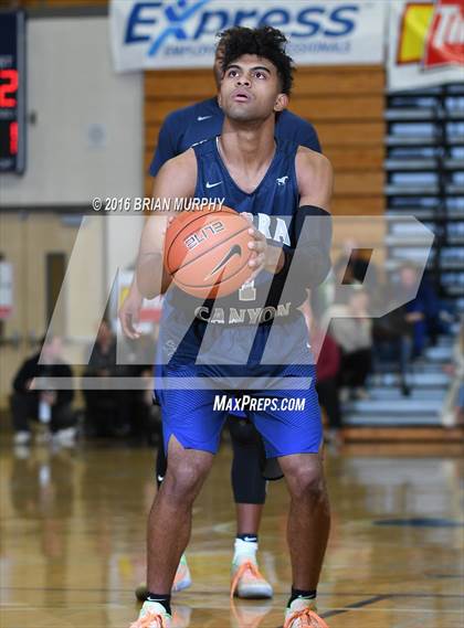 Thumbnail 3 in Sierra Canyon vs. Century (Les Schwab Invitational) photogallery.