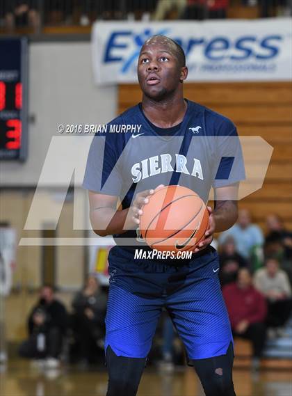 Thumbnail 2 in Sierra Canyon vs. Century (Les Schwab Invitational) photogallery.