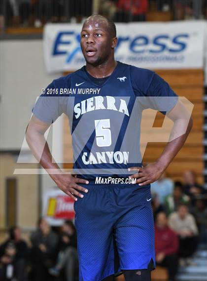 Thumbnail 3 in Sierra Canyon vs. Century (Les Schwab Invitational) photogallery.