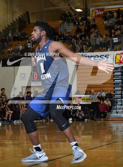 Thumbnail 1 in Sierra Canyon vs. Century (Les Schwab Invitational) photogallery.