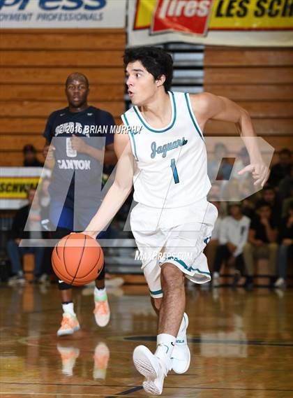 Thumbnail 3 in Sierra Canyon vs. Century (Les Schwab Invitational) photogallery.