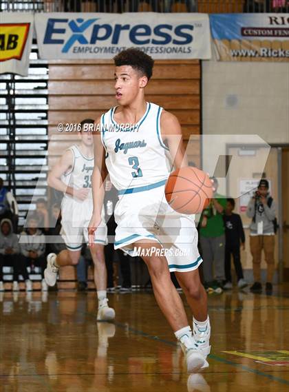 Thumbnail 2 in Sierra Canyon vs. Century (Les Schwab Invitational) photogallery.