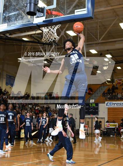 Thumbnail 3 in Sierra Canyon vs. Century (Les Schwab Invitational) photogallery.
