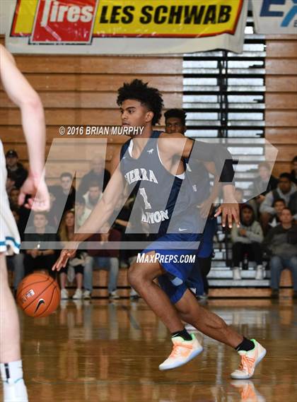 Thumbnail 2 in Sierra Canyon vs. Century (Les Schwab Invitational) photogallery.