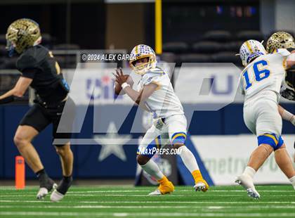 Thumbnail 1 in Oakwood @ Jayton (UIL 1A Division II Football Final) photogallery.