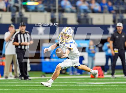 Thumbnail 1 in Oakwood @ Jayton (UIL 1A Division II Football Final) photogallery.