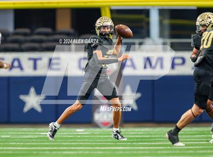 Thumbnail 3 in Oakwood @ Jayton (UIL 1A Division II Football Final) photogallery.
