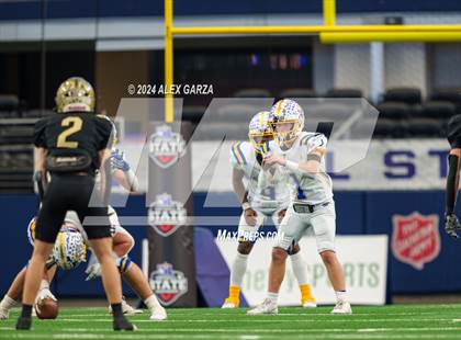 Thumbnail 1 in Oakwood @ Jayton (UIL 1A Division II Football Final) photogallery.