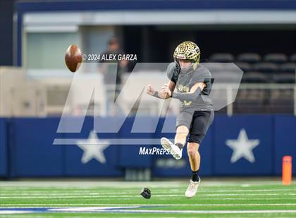 Thumbnail 3 in Oakwood @ Jayton (UIL 1A Division II Football Final) photogallery.