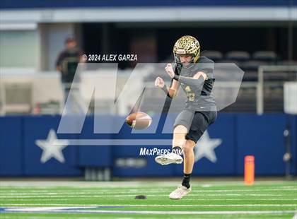 Thumbnail 3 in Oakwood @ Jayton (UIL 1A Division II Football Final) photogallery.
