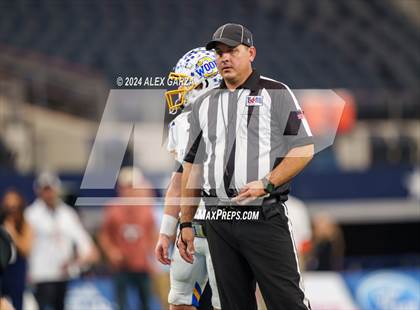 Thumbnail 1 in Oakwood @ Jayton (UIL 1A Division II Football Final) photogallery.