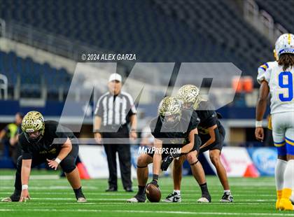Thumbnail 2 in Oakwood @ Jayton (UIL 1A Division II Football Final) photogallery.