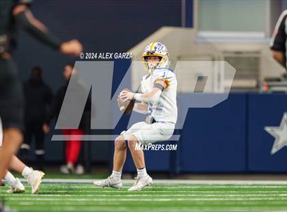 Thumbnail 2 in Oakwood @ Jayton (UIL 1A Division II Football Final) photogallery.