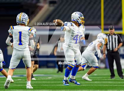 Thumbnail 1 in Oakwood @ Jayton (UIL 1A Division II Football Final) photogallery.