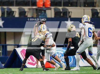 Thumbnail 1 in Oakwood @ Jayton (UIL 1A Division II Football Final) photogallery.