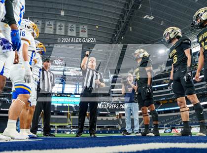 Thumbnail 1 in Oakwood @ Jayton (UIL 1A Division II Football Final) photogallery.