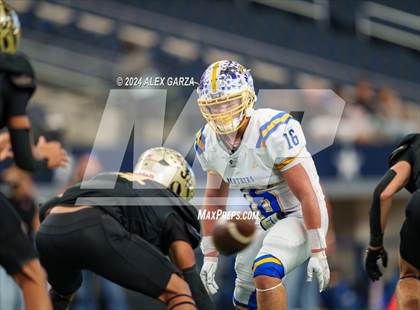 Thumbnail 2 in Oakwood @ Jayton (UIL 1A Division II Football Final) photogallery.