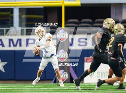 Thumbnail 3 in Oakwood @ Jayton (UIL 1A Division II Football Final) photogallery.