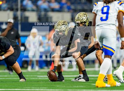 Thumbnail 2 in Oakwood @ Jayton (UIL 1A Division II Football Final) photogallery.