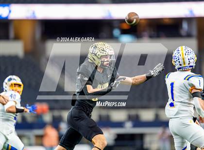 Thumbnail 2 in Oakwood @ Jayton (UIL 1A Division II Football Final) photogallery.