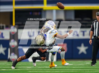 Thumbnail 3 in Oakwood @ Jayton (UIL 1A Division II Football Final) photogallery.