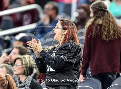 Thumbnail 1 in Longview vs. Wylie (UIL 5A Region II Regional Playoffs) photogallery.