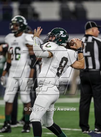 Thumbnail 2 in Longview vs. Wylie (UIL 5A Region II Regional Playoffs) photogallery.