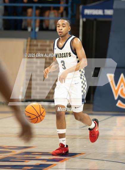 Thumbnail 3 in Tarrant vs. West Morgan (AHSAA 4A Regional First Round) photogallery.