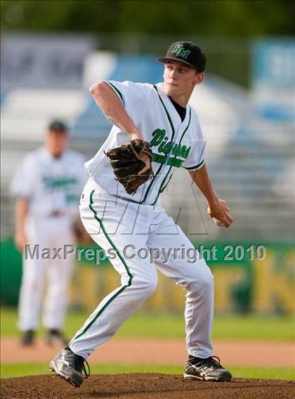 Thumbnail 1 in Hill-Murray vs. South St. Paul (Section 4AAA Playoffs) photogallery.