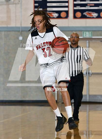 Thumbnail 3 in El Capitan vs. Fairfield (Running with the Pack) photogallery.