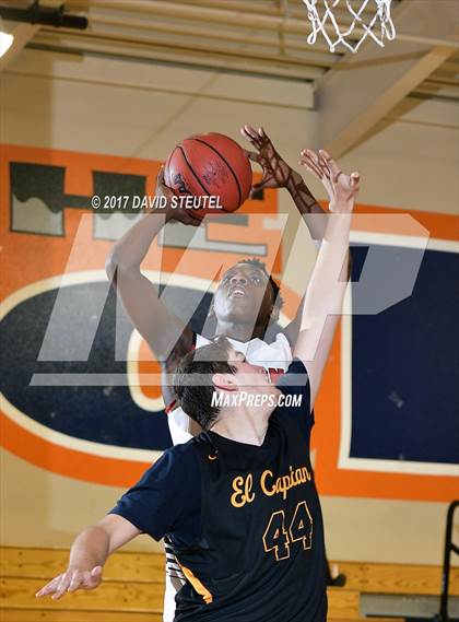 Thumbnail 1 in El Capitan vs. Fairfield (Running with the Pack) photogallery.