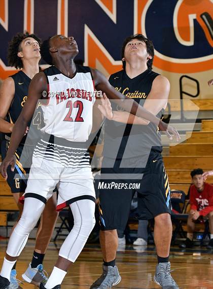 Thumbnail 2 in El Capitan vs. Fairfield (Running with the Pack) photogallery.