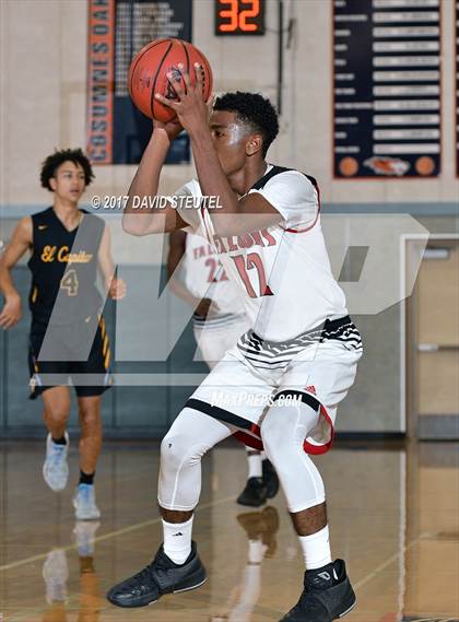 Thumbnail 3 in El Capitan vs. Fairfield (Running with the Pack) photogallery.