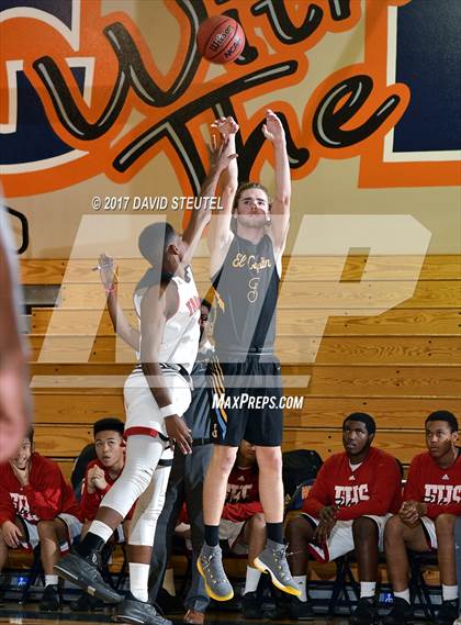 Thumbnail 1 in El Capitan vs. Fairfield (Running with the Pack) photogallery.