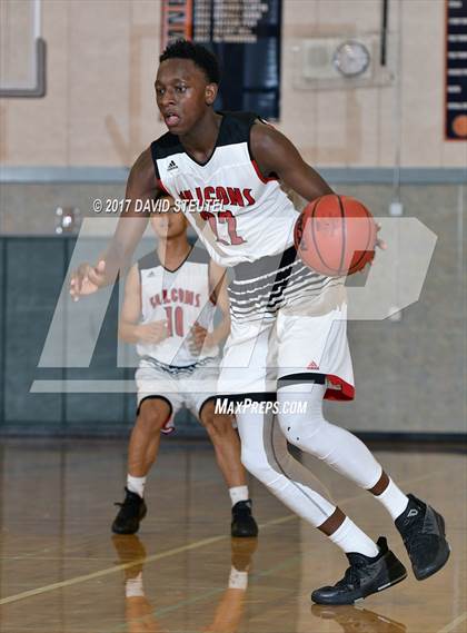 Thumbnail 3 in El Capitan vs. Fairfield (Running with the Pack) photogallery.