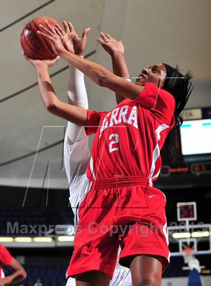 Thumbnail 1 in Serra vs. Windward (CIF SS 4AA Final) photogallery.