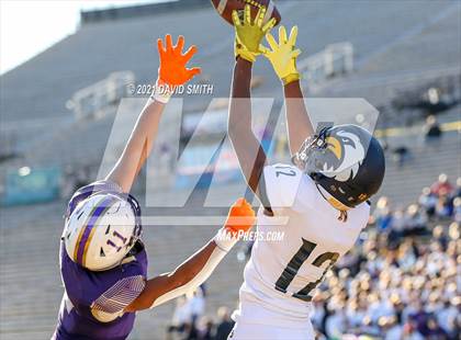 Thumbnail 2 in Christian Brothers vs. Liberty North - MSHSAA Class 6 Show-Me Bowl photogallery.