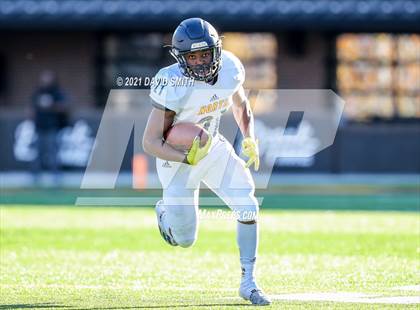 Thumbnail 2 in Christian Brothers vs. Liberty North - MSHSAA Class 6 Show-Me Bowl photogallery.