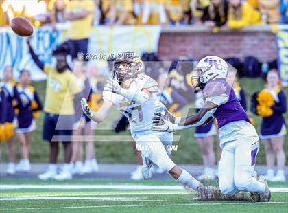 Thumbnail 1 in Christian Brothers vs. Liberty North - MSHSAA Class 6 Show-Me Bowl photogallery.