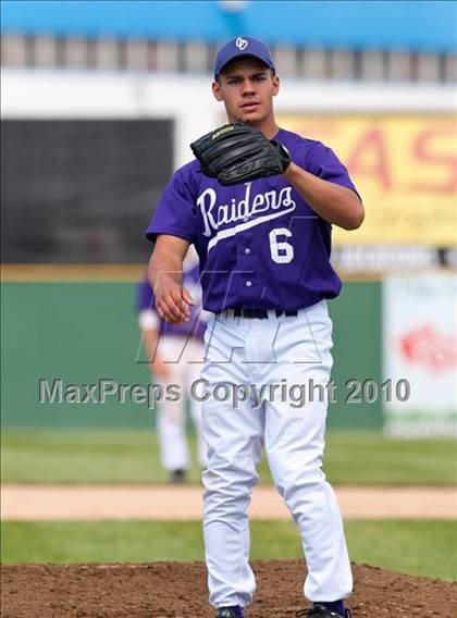 Thumbnail 1 in Stillwater vs. Cretin-Derham Hall (Section 4AAA Playoffs) photogallery.