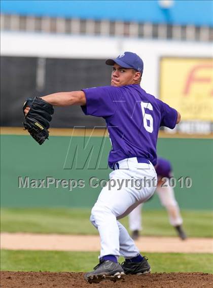 Thumbnail 1 in Stillwater vs. Cretin-Derham Hall (Section 4AAA Playoffs) photogallery.