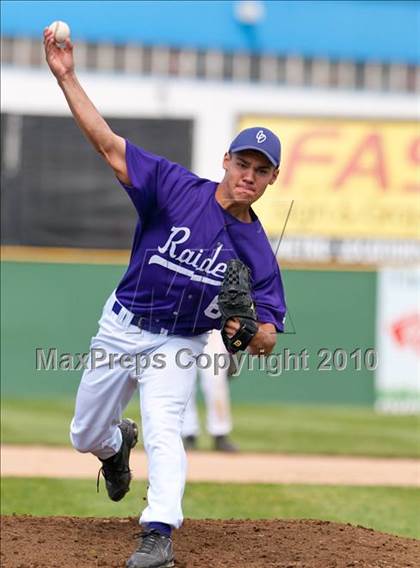 Thumbnail 1 in Stillwater vs. Cretin-Derham Hall (Section 4AAA Playoffs) photogallery.