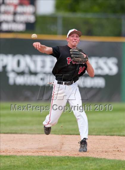 Thumbnail 3 in Stillwater vs. Cretin-Derham Hall (Section 4AAA Playoffs) photogallery.