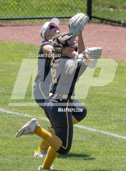 Thumbnail 3 in Neshannock vs. Bentworth (WPIAL 2A Final) photogallery.