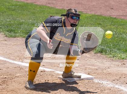 Thumbnail 3 in Neshannock vs. Bentworth (WPIAL 2A Final) photogallery.