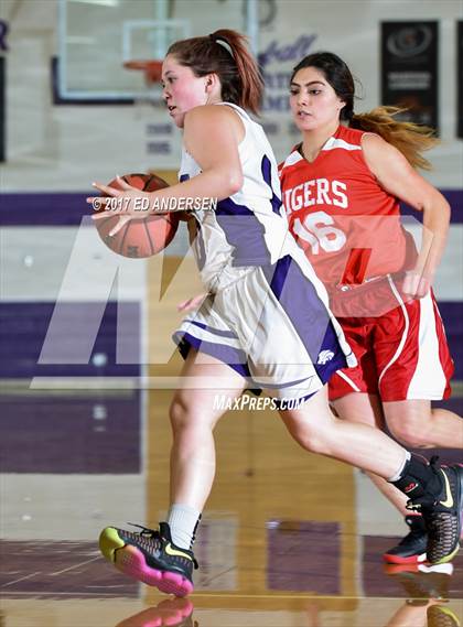 Thumbnail 2 in Lee Vining @ Yerington photogallery.