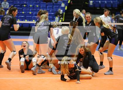 Thumbnail 3 in Fayetteville vs. Southside (AAA 6A State Final) photogallery.