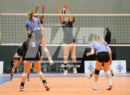Thumbnail 3 in Fayetteville vs. Southside (AAA 6A State Final) photogallery.