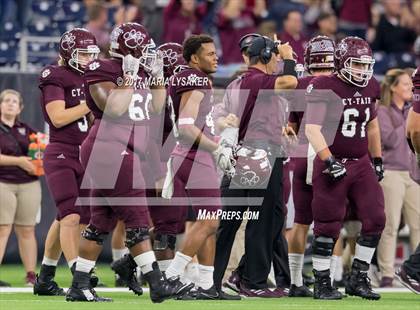 Thumbnail 3 in Cy-Fair vs. Westlake (UIL 6a DII State Semi Final Playoffs) photogallery.