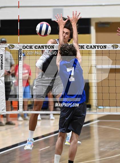 Thumbnail 3 in Douglas County vs. Legend (CHSAA 5A State Final) photogallery.